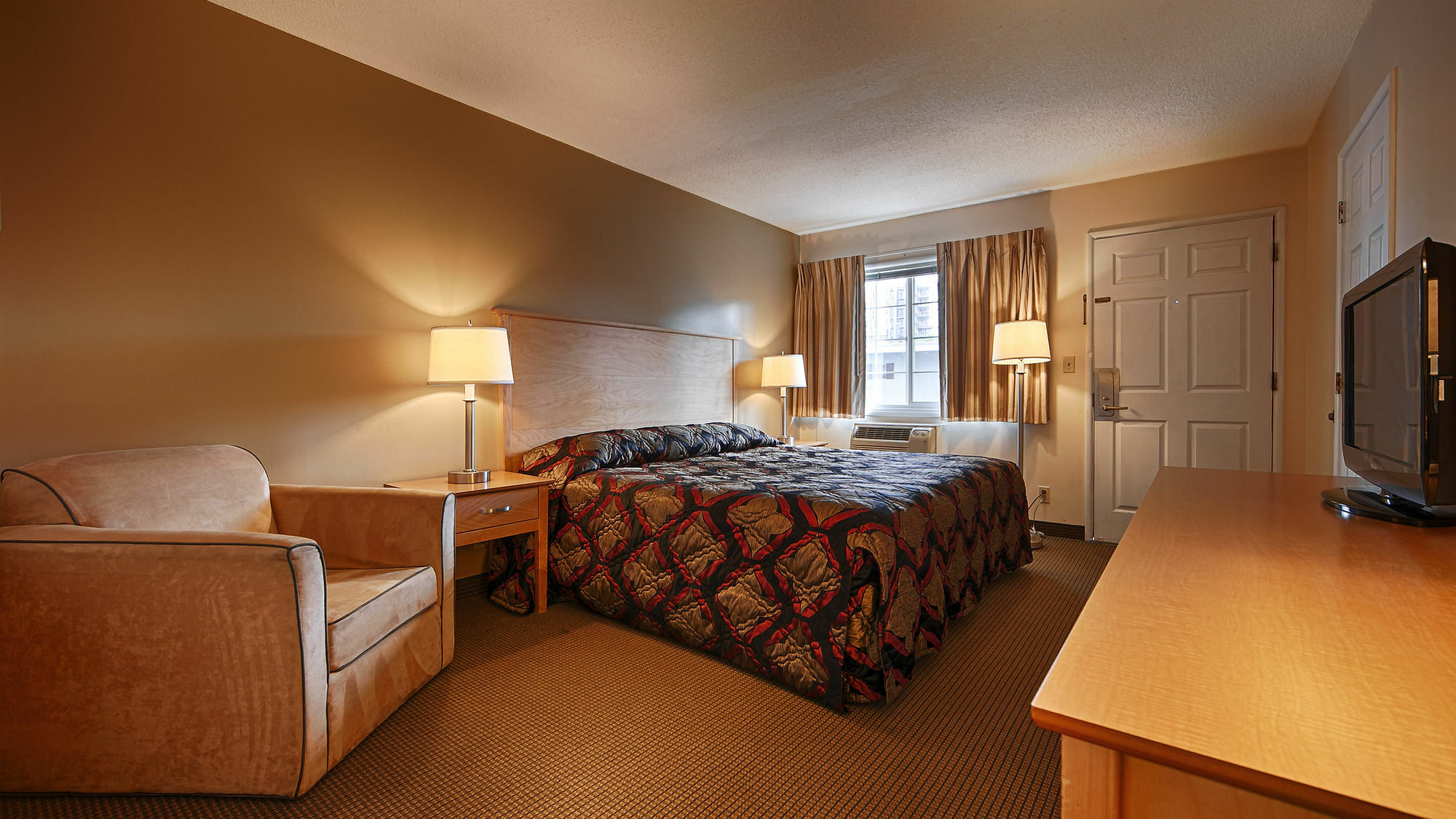 Campus Inn&suites Downtown 3*